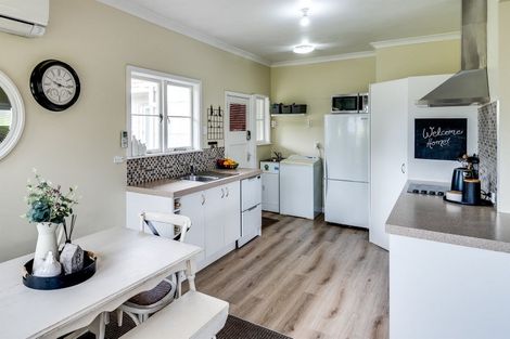 Photo of property in 100 Guppy Road, Taradale, Napier, 4112