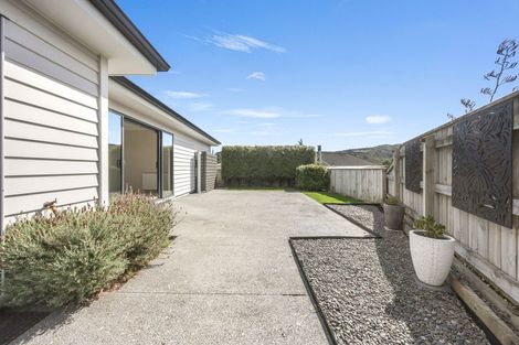 Photo of property in 13 Henrietta Maxwell Grove, Wainuiomata, Lower Hutt, 5014