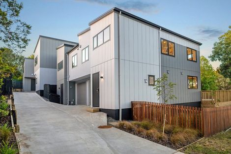 Photo of property in 29 Mirrabooka Avenue, Botany Downs, Auckland, 2010