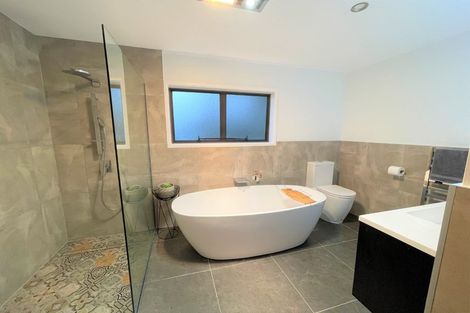 Photo of property in 54 Spence Road, Henderson, Auckland, 0612