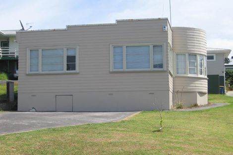 Photo of property in 2/18 Woodall Place, Totara Vale, Auckland, 0627