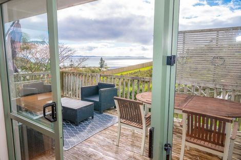 Photo of property in 2 Dudley Crescent, Cable Bay, 0420