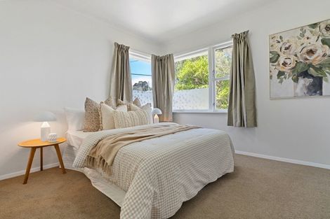 Photo of property in 4 Link Road, Newlands, Wellington, 6037