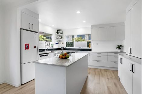 Photo of property in 4 Towra Place, Botany Downs, Auckland, 2010
