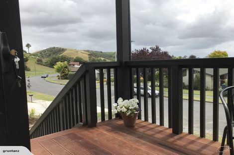 Photo of property in 39a Hetley Crescent, Taradale, Napier, 4112