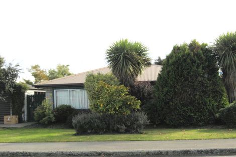 Photo of property in 82 Middlepark Road, Sockburn, Christchurch, 8042