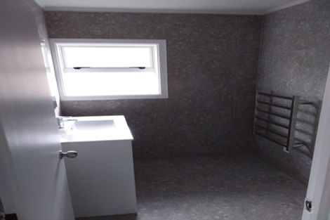 Photo of property in 2 Laureston Avenue, Papatoetoe, Auckland, 2025