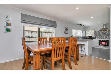 Photo of property in 38 Sailfish Drive, West Harbour, Auckland, 0618