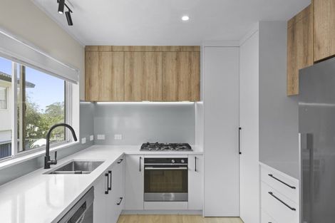 Photo of property in 2/3 Mably Court, Stanmore Bay, Whangaparaoa, 0932