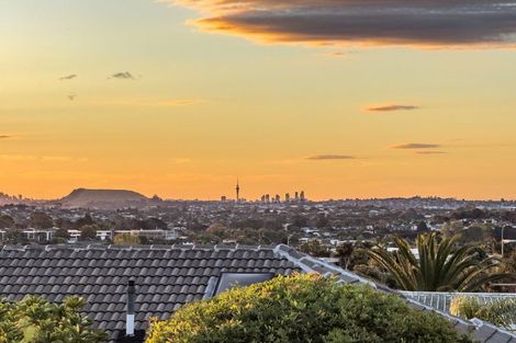 Photo of property in 24 Santa Cruz Drive, Shamrock Park, Auckland, 2016