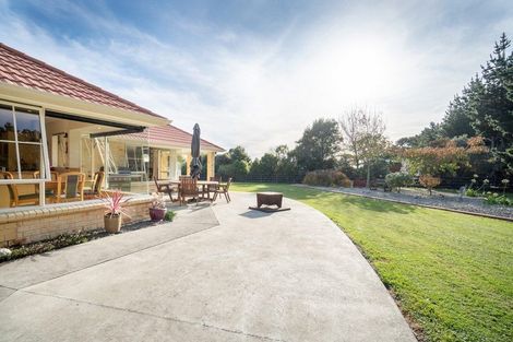 Photo of property in 50 Waicola Drive, Fitzherbert, Palmerston North, 4471