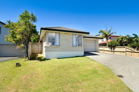 Photo of property in 2/15 Stoneleigh Court, Sunnynook, Auckland, 0632
