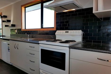 Photo of property in 17 Chums Road, Paraparaumu Beach, Paraparaumu, 5032