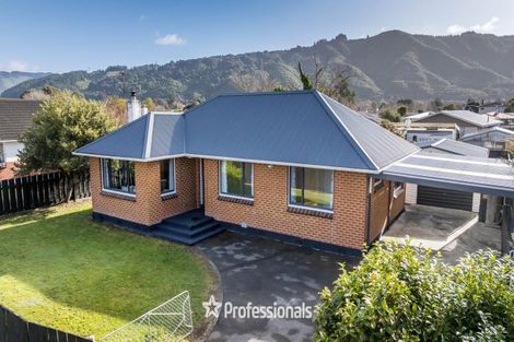 Photo of property in 63 Kashmir Avenue, Clouston Park, Upper Hutt, 5018