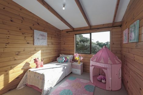 Photo of property in 16 Riverview Road, New Lynn, Auckland, 0600