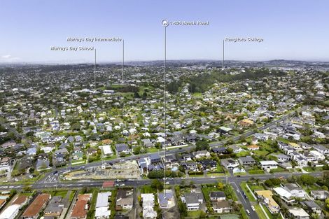 Photo of property in 1/625 Beach Road, Rothesay Bay, Auckland, 0630