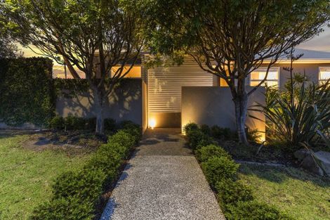 Photo of property in 2/51 Beach Road, Mellons Bay, Auckland, 2014