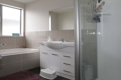 Photo of property in 30 Phar Lap Crescent, Takanini, 2112