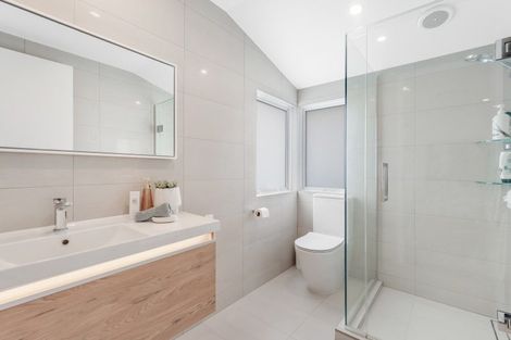 Photo of property in 62 Armstrong Farm Drive, East Tamaki Heights, Auckland, 2016