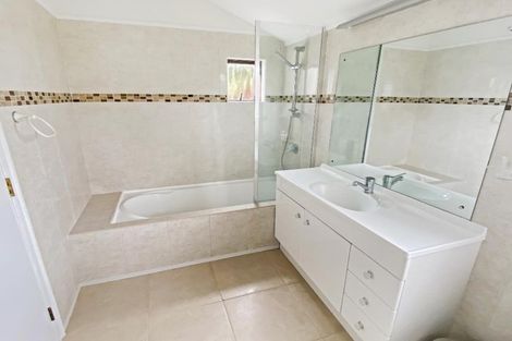 Photo of property in 29 Hebe Place, Birkenhead, Auckland, 0626