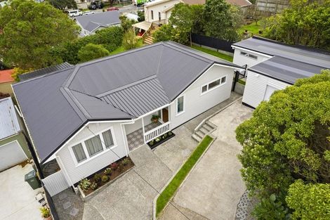 Photo of property in 76 Clyde Street, Island Bay, Wellington, 6023