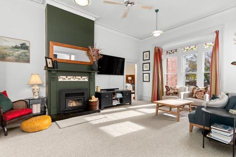 Photo of property in 8 Aikmans Road, Merivale, Christchurch, 8014