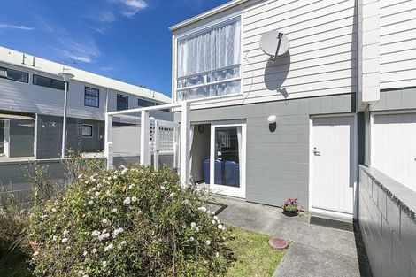 Photo of property in 17/4u Dr Taylor Terrace, Johnsonville, Wellington, 6037