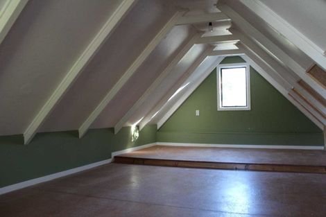 Photo of property in 26 Springdale Grove, Fitzherbert, Palmerston North, 4410