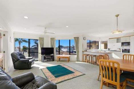 Photo of property in 90 Dickson Road, Papamoa Beach, Papamoa, 3118
