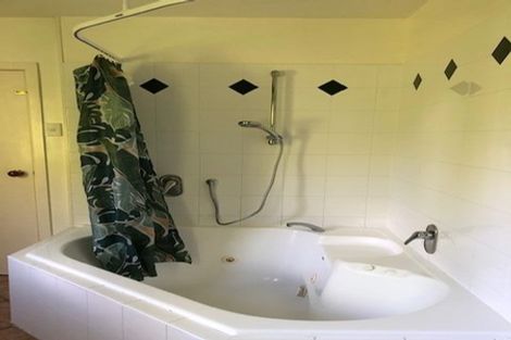 Photo of property in 160 Newlands Road, Newlands, Wellington, 6037