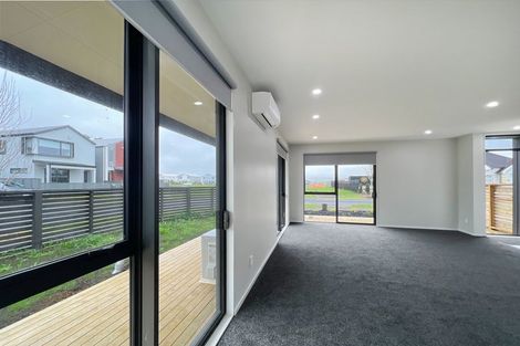 Photo of property in 16 Yellow Pear Lane, Karaka, 2578