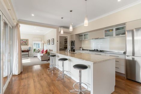 Photo of property in 2 Dixon Street, Carterton, 5713