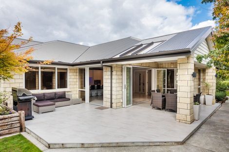 Photo of property in 9 Riverstone Grove, Hokowhitu, Palmerston North, 4410