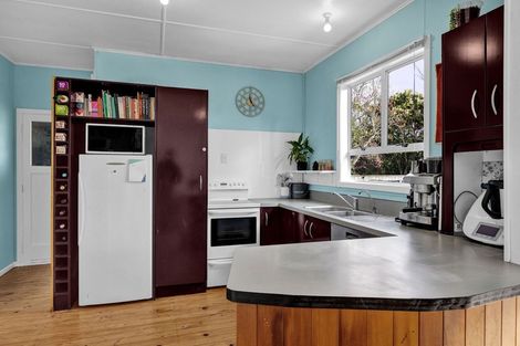 Photo of property in 464 South Road, Omata, New Plymouth, 4374