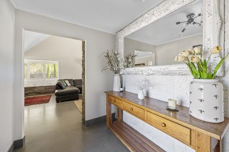 Photo of property in 37 Kent Terrace, Taradale, Napier, 4112