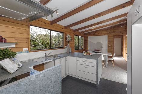 Photo of property in 16 Riverview Road, New Lynn, Auckland, 0600