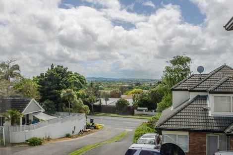Photo of property in 3 Birchlea Rise, Goodwood Heights, Auckland, 2105