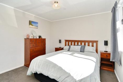 Photo of property in 10 Salford Avenue, Redwood, Christchurch, 8051