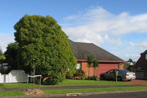 Photo of property in 12 Channing Crescent, Botany Downs, Auckland, 2010