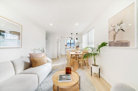 Photo of property in 2/7 Mon Desir Place, Manurewa, Auckland, 2102