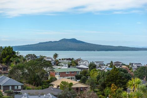 Photo of property in 2/173 East Coast Road, Castor Bay, Auckland, 0620
