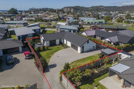 Photo of property in 128 Kupe Drive, Whitianga, 3510