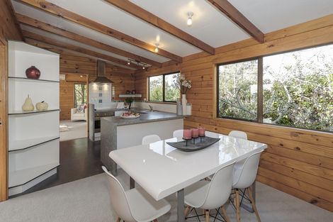 Photo of property in 16 Riverview Road, New Lynn, Auckland, 0600