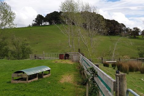 Photo of property in 54 Whakapirau Road, Maungaturoto, 0583