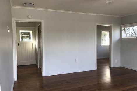 Photo of property in 48 Savoy Road, Glen Eden, Auckland, 0602