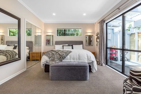 Photo of property in 39 Saunders Close, Whitby, Porirua, 5024