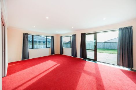 Photo of property in 5 Cyprus Place, Fitzherbert, Palmerston North, 4410