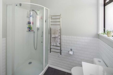 Photo of property in 102 Ruskin Road, Newlands, Wellington, 6037