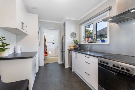 Photo of property in 66 Airlie Road, Plimmerton, Porirua, 5026