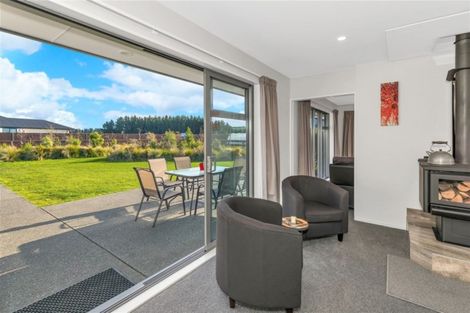 Photo of property in 2 Paradise Way, Amberley, 7410